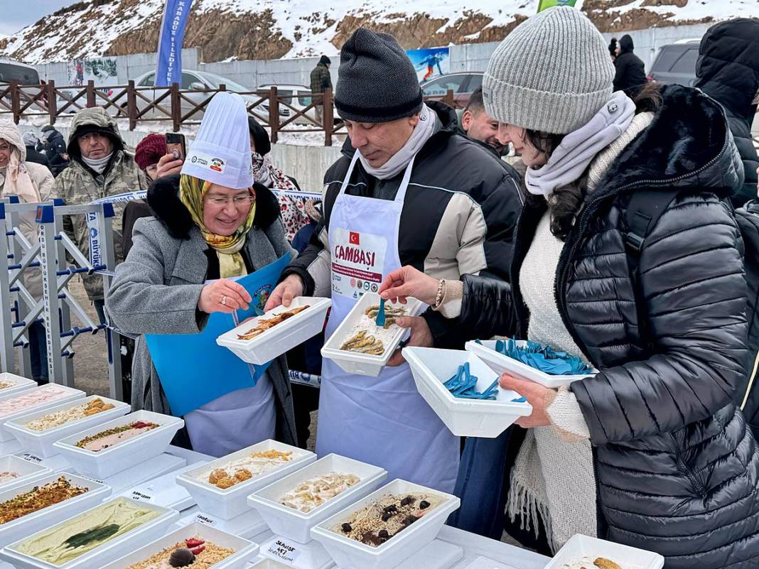 Dünyanın en fazla çeşidi olan dondurması hayrete düşürdü! Guinness Rekorlar Kitabı'na adını yazdırdı 8